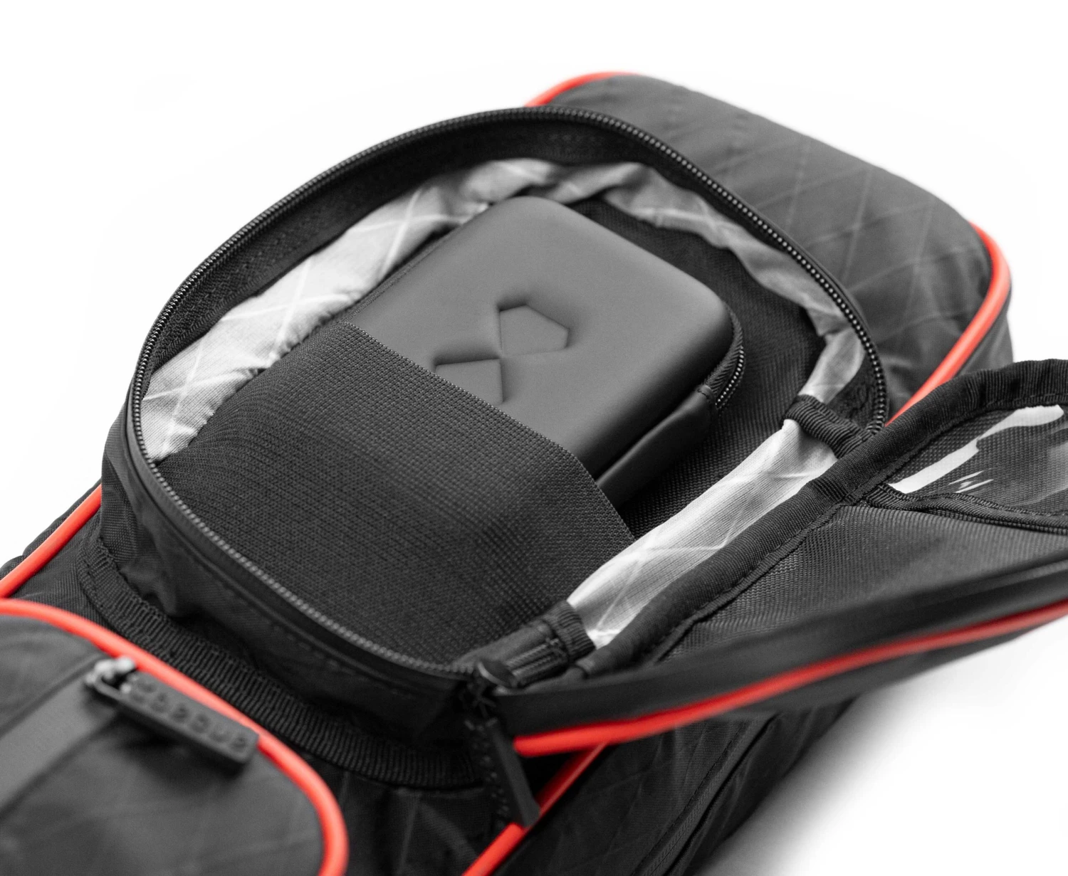 Becue Arax 4x8 Soft Butterfly Cue Case - Red 4 Becue Arax 4x8 Soft Butterfly Cue Case - Red - Image 4